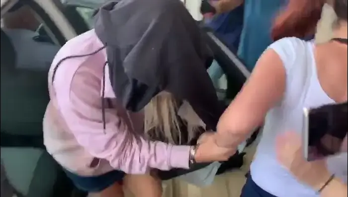 בית המשפט בקפריסין האריך ביממה את מעצרה של הצעירה הבריטית,
פ', שהודתה כי שיקרה בתלונתה נגד 12 הנערים הישראלים (יואב איתיאל) בית המשפט בקפריסין האריך ביממה את מעצרה של הצעירה הבריטית,
פ', שהודתה כי שיקרה בתלונתה נגד 12 הנערים הישראלים (יואב איתיאל)