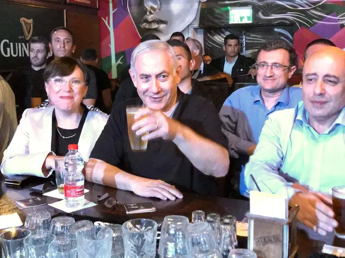 בנימין נתניהו טלי פלוסקוב רוברט אילטוב (ללא שם) בנימין נתניהו טלי פלוסקוב רוברט אילטוב (ללא שם)