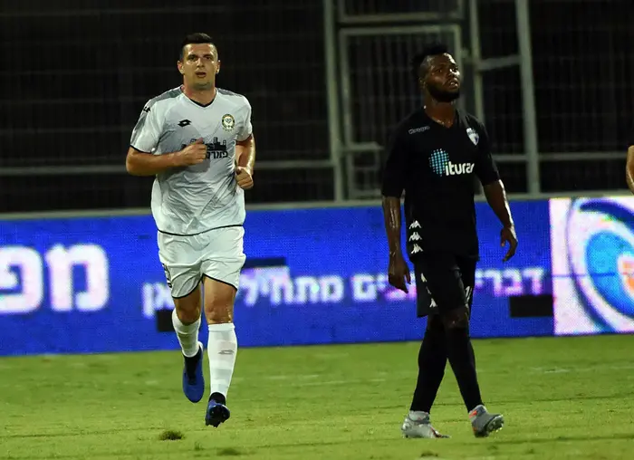 פאטוס בצ'יראי שחקן מכבי נתניה מול ג'יימס שחקן עירוני קרית שמונה (ברני ארדוב) פאטוס בצ'יראי שחקן מכבי נתניה מול ג'יימס שחקן עירוני קרית שמונה (ברני ארדוב)