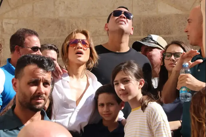 ג'ניפר לופז (ניר פקין) ג'ניפר לופז (ניר פקין)