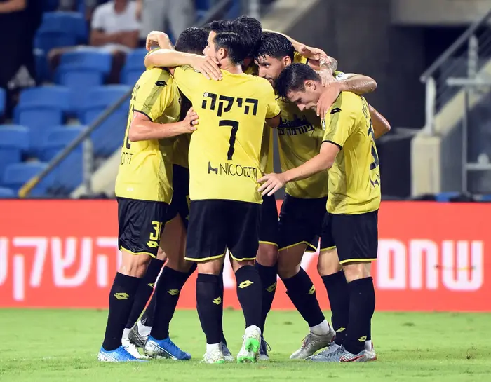 שחקני מכבי נתניה חוגגים (ברני ארדוב) שחקני מכבי נתניה חוגגים (ברני ארדוב)