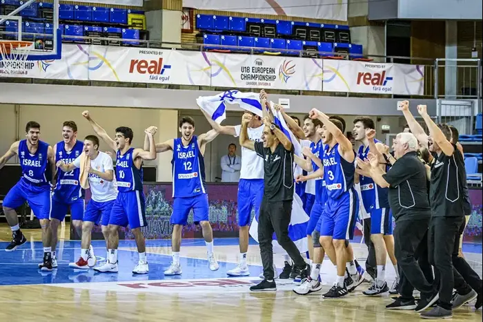 שחקני נבחרת הנוער של ישראל (אתר רשמי , אתר פיב"א) שחקני נבחרת הנוער של ישראל (אתר רשמי , אתר פיב"א)