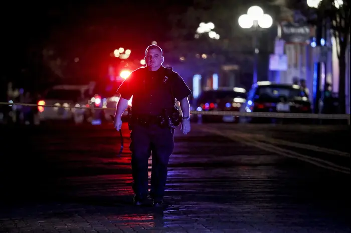 זירת הירי בעיר דייטון, אוהיו, 4 באוגוסט 2019 (AP) זירת הירי בעיר דייטון, אוהיו, 4 באוגוסט 2019 (AP)