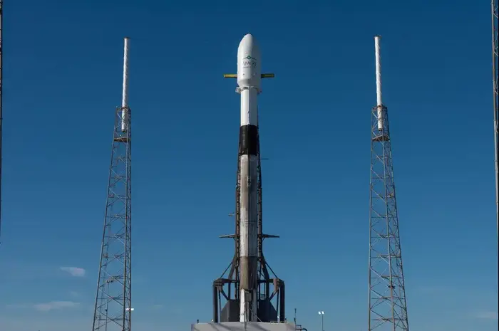 עמוס 17 (אתר רשמי , spaceX) עמוס 17 (אתר רשמי , spaceX)