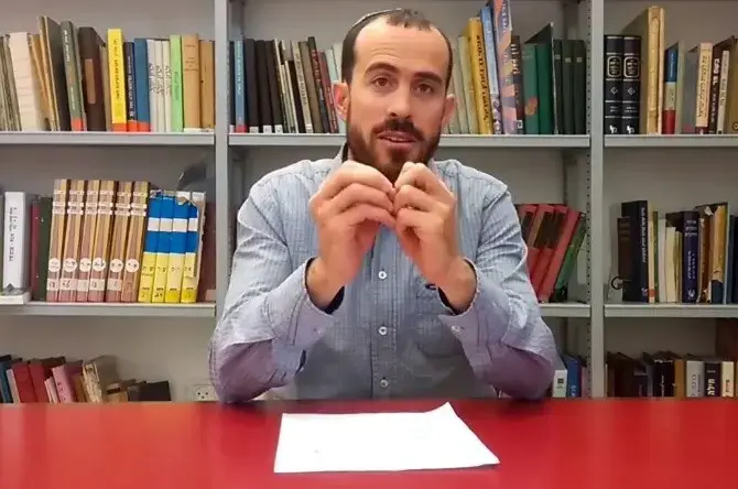 שראל רוזנבלט רב ישיבת מחניים (אתר רשמי) שראל רוזנבלט רב ישיבת מחניים (אתר רשמי)