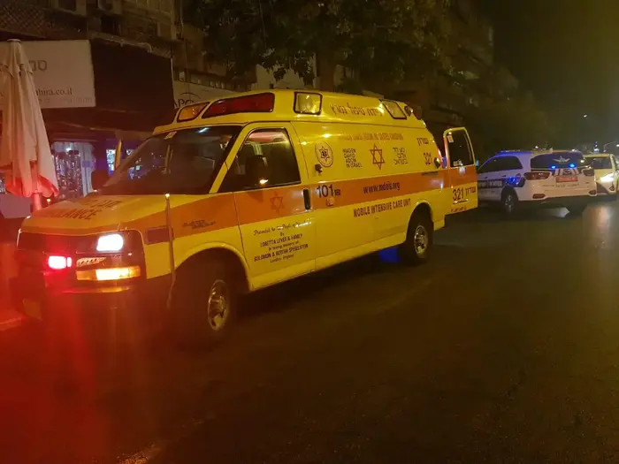זירת הרצח בנתניה 11 באוגוסט 2019 (אתר רשמי , תיעוד מבצעי מד"א) זירת הרצח בנתניה 11 באוגוסט 2019 (אתר רשמי , תיעוד מבצעי מד"א)
