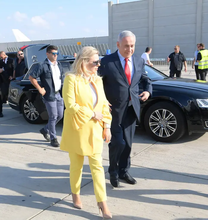 רה"מ הממשלה ורעייתו לקראת ההמראה לביקור מדיני בקייב 18 באוגוסט 2019 (אתר רשמי , עמוס בן גרשום לע"מ) רה"מ הממשלה ורעייתו לקראת ההמראה לביקור מדיני בקייב 18 באוגוסט 2019 (אתר רשמי , עמוס בן גרשום לע"מ)