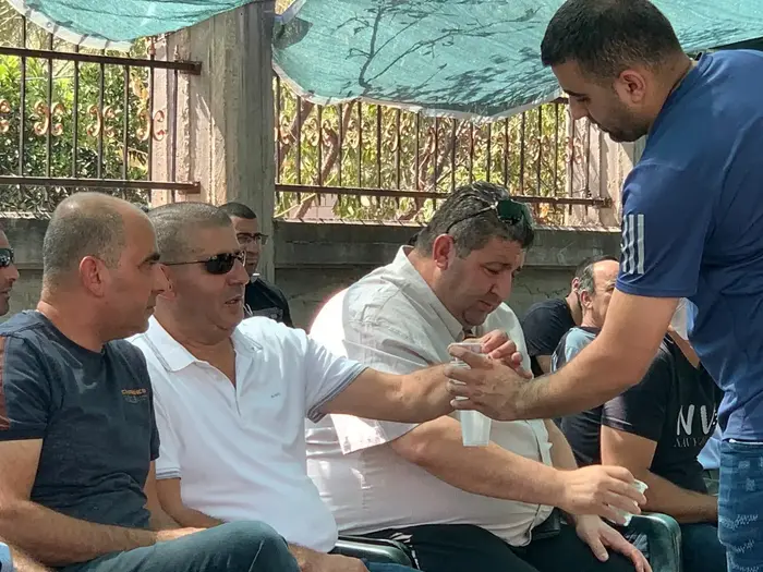 סוכת האבלים בעראבה של ההישראלית שנהרגה במהלך טיול באתיופיה 18 באוגוסט 2019 (יואב איתיאל) סוכת האבלים בעראבה של ההישראלית שנהרגה במהלך טיול באתיופיה 18 באוגוסט 2019 (יואב איתיאל)