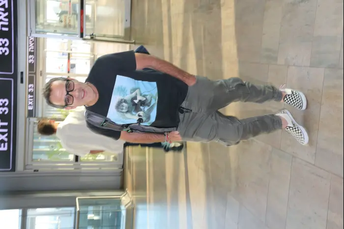 זהר שטראוס ממריא ל"הישרדות" (ניר פקין) זהר שטראוס ממריא ל"הישרדות" (ניר פקין)