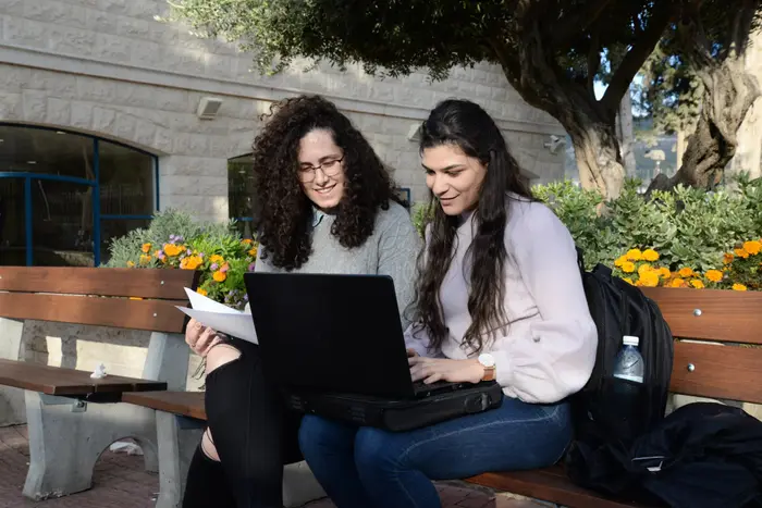 סטודנטיות בחוג למערכות מידע, המכללה האקדמית צפת (יח"צ , יוני לובלינר) סטודנטיות בחוג למערכות מידע, המכללה האקדמית צפת (יח"צ , יוני לובלינר)