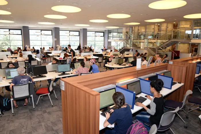 הספרייה במכללה האקדמית צפת (יח"צ , יוני לובלינר) הספרייה במכללה האקדמית צפת (יח"צ , יוני לובלינר)
