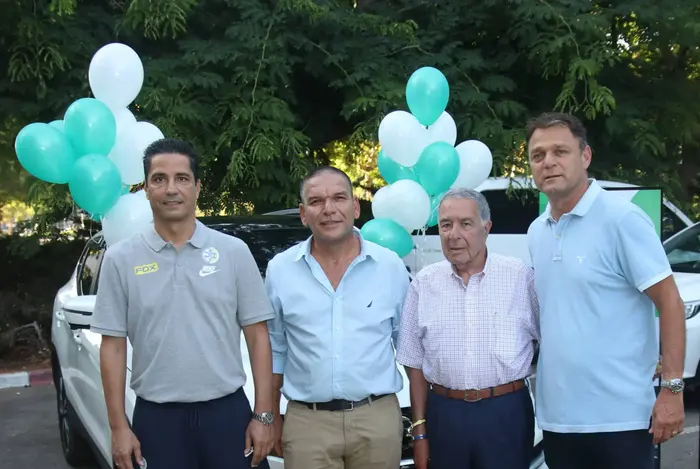 אלי דריקס, שמעון יגאל בוחבוט, יאניס ספרופולוס (יח"צ , אור גפן) אלי דריקס, שמעון יגאל בוחבוט, יאניס ספרופולוס (יח"צ , אור גפן)