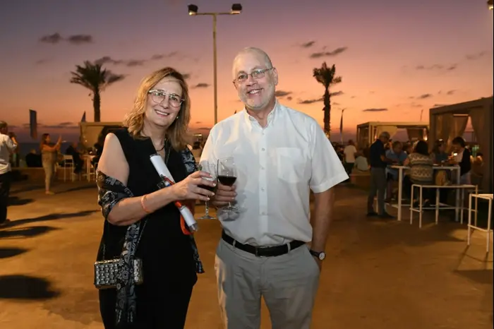 אורי סיון וסיגל פירסט (יח"צ , איתי סיון) אורי סיון וסיגל פירסט (יח"צ , איתי סיון)