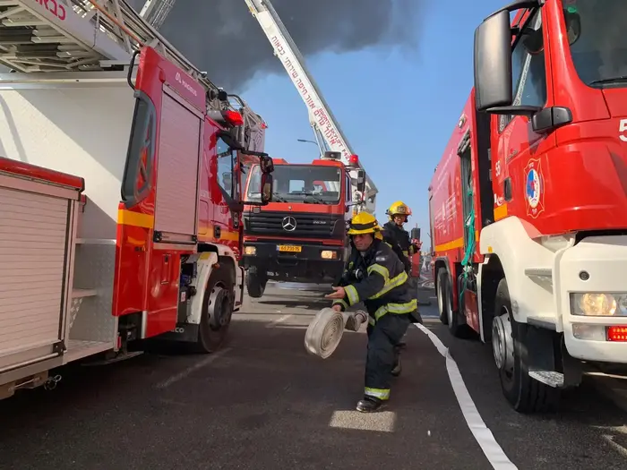 שריפת ענק באחד המפעלים בחוף שמן, 05.09.19 (אתר רשמי , כבאות והצלה) שריפת ענק באחד המפעלים בחוף שמן, 05.09.19 (אתר רשמי , כבאות והצלה)