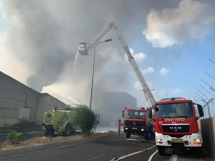 שריפת ענק באחד המפעלים בחוף שמן, 05.09.19 (אתר רשמי , יואב איתיאל) שריפת ענק באחד המפעלים בחוף שמן, 05.09.19 (אתר רשמי , יואב איתיאל)