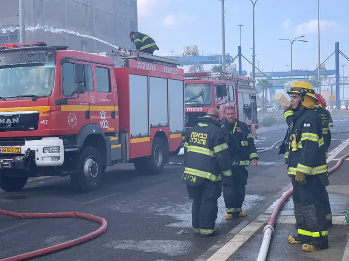 שריפת ענק באחד המפעלים בחוף שמן, 05.09.19 (אתר רשמי , יואב איתיאל) שריפת ענק באחד המפעלים בחוף שמן, 05.09.19 (אתר רשמי , יואב איתיאל)