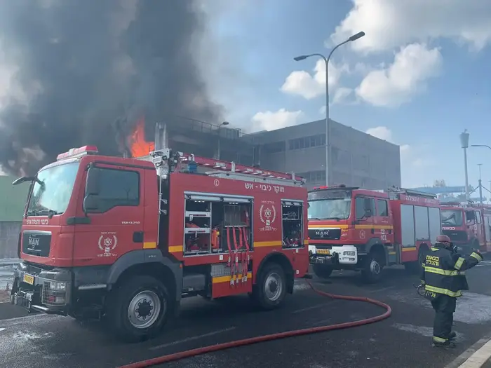 שריפת ענק באחד המפעלים בחוף שמן, 05.09.19 (אתר רשמי , יואב איתיאל) שריפת ענק באחד המפעלים בחוף שמן, 05.09.19 (אתר רשמי , יואב איתיאל)