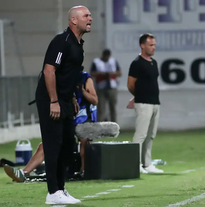 אסי דומב מאמן בני לוד (דני מרון) אסי דומב מאמן בני לוד (דני מרון)