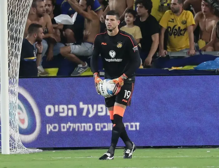 שוער מכבי תל אביב, דניאל טננבאום (דני מרון) שוער מכבי תל אביב, דניאל טננבאום (דני מרון)