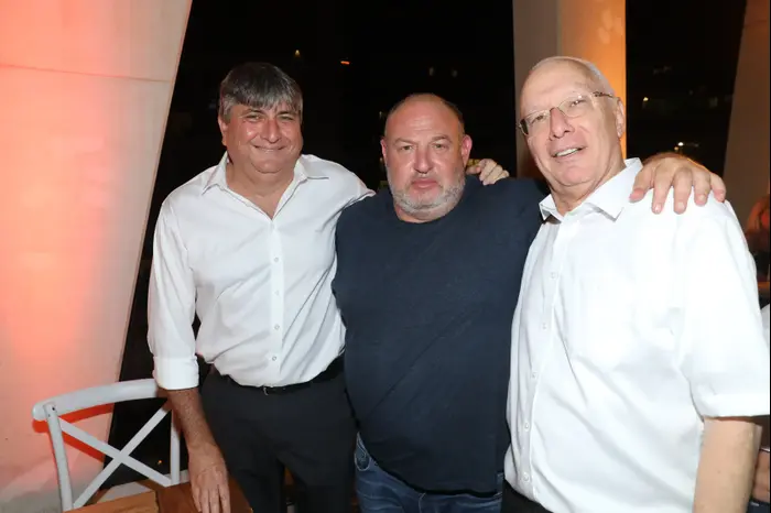 חיים כצמן, הראל ויזל וירון אשל (יח"צ , רפי דלויה) חיים כצמן, הראל ויזל וירון אשל (יח"צ , רפי דלויה)