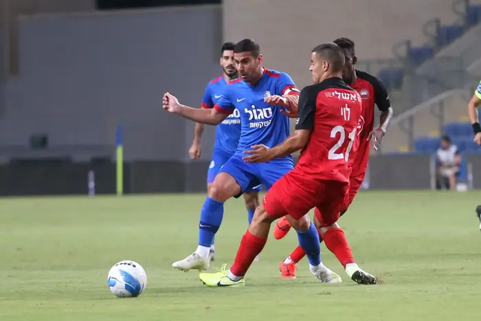 עידו לוי הפועל רעננה מול רועי גורדנה מ.ס. אשדוד (קובי אליהו) עידו לוי הפועל רעננה מול רועי גורדנה מ.ס. אשדוד (קובי אליהו)