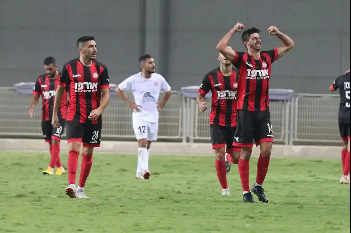 הוד מסיקה (מימין) עם ירדן אבוחצירה שחקני הפועל רמת גן (לילך וייס) הוד מסיקה (מימין) עם ירדן אבוחצירה שחקני הפועל רמת גן (לילך וייס)