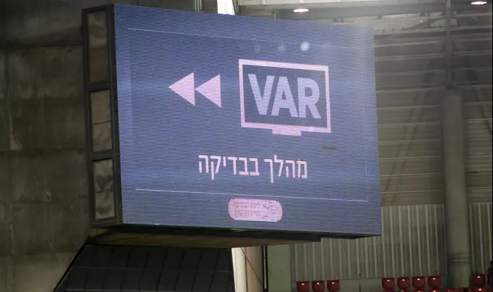 מערכת VAR באצטדיון טרנר (דני מרון) מערכת VAR באצטדיון טרנר (דני מרון)