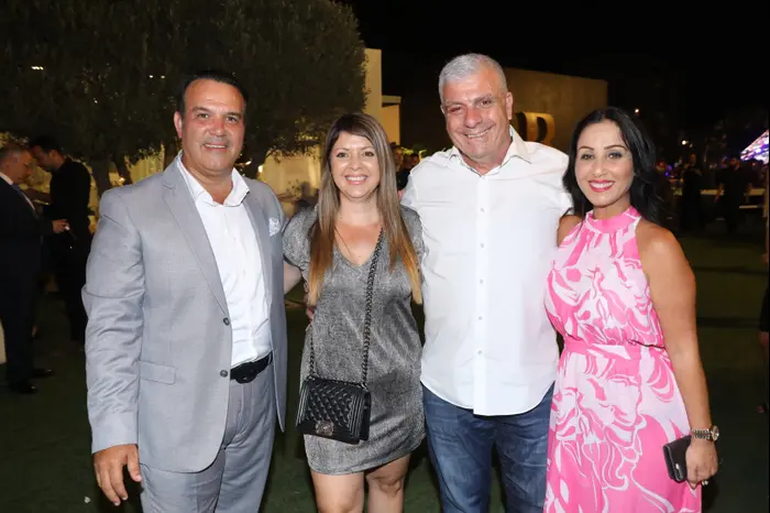 רינת כוזהינוף אבי ואילנית לוי, מוטי כוזהינוף (רפי דלויה) רינת כוזהינוף אבי ואילנית לוי, מוטי כוזהינוף (רפי דלויה)