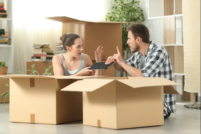 חלוקת רכוש בגירושים (ShutterStock) חלוקת רכוש בגירושים (ShutterStock)