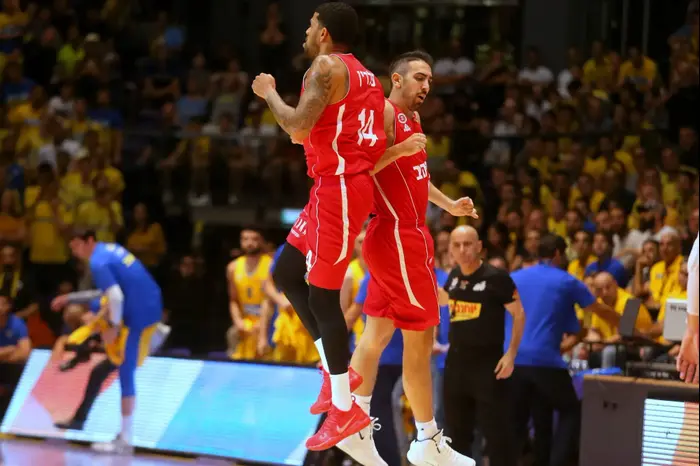 ג'יימס פלדין עם בר טימור שחקני הפועל ירושלים (קובי אליהו) ג'יימס פלדין עם בר טימור שחקני הפועל ירושלים (קובי אליהו)