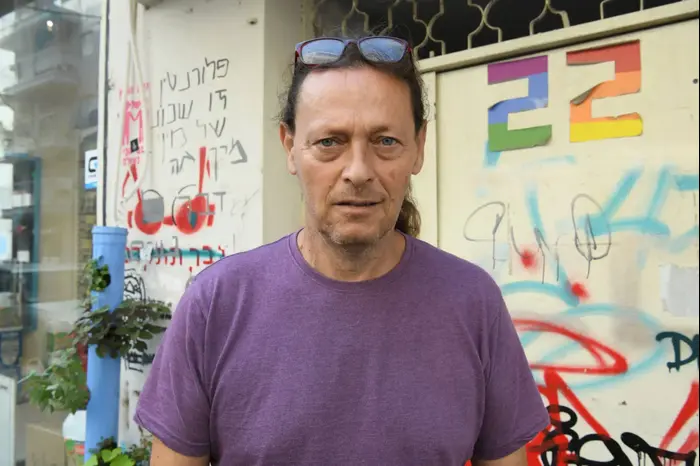 אייזיק קולמן, ביתו בפלורנטין נשרף לאחר שמפעל בדים בתל אביב הוצת - כנקמה על תקיפת אוהד בית"ר, 29 בספטמבר 2019 (ראובן קסטרו) אייזיק קולמן, ביתו בפלורנטין נשרף לאחר שמפעל בדים בתל אביב הוצת - כנקמה על תקיפת אוהד בית"ר, 29 בספטמבר 2019 (ראובן קסטרו)