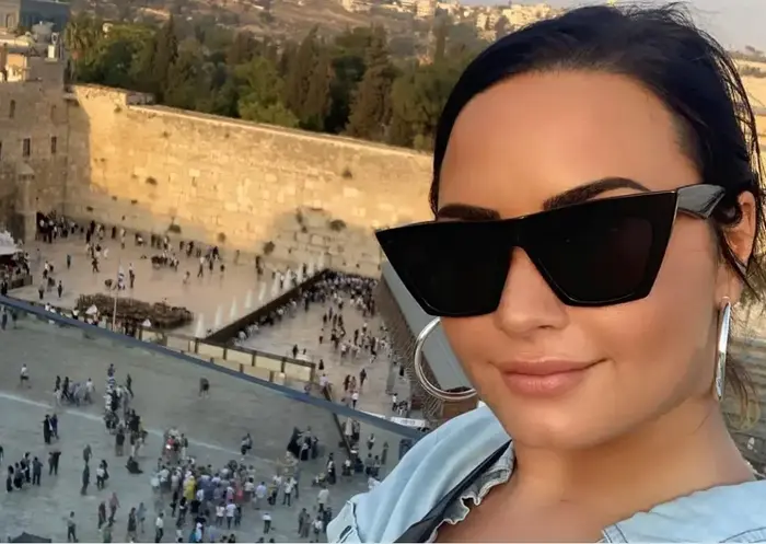 דמי לובאטו בישראל (צילום מסך , אינסטגרם) דמי לובאטו בישראל (צילום מסך , אינסטגרם)
