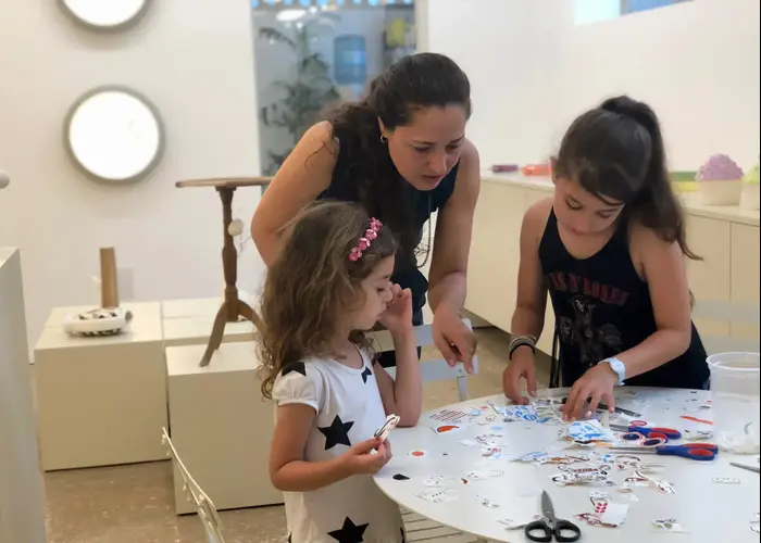 סדנת הכנת פונים סטודיו קאהן (יח"צ , סטודיו קאהן) סדנת הכנת פונים סטודיו קאהן (יח"צ , סטודיו קאהן)