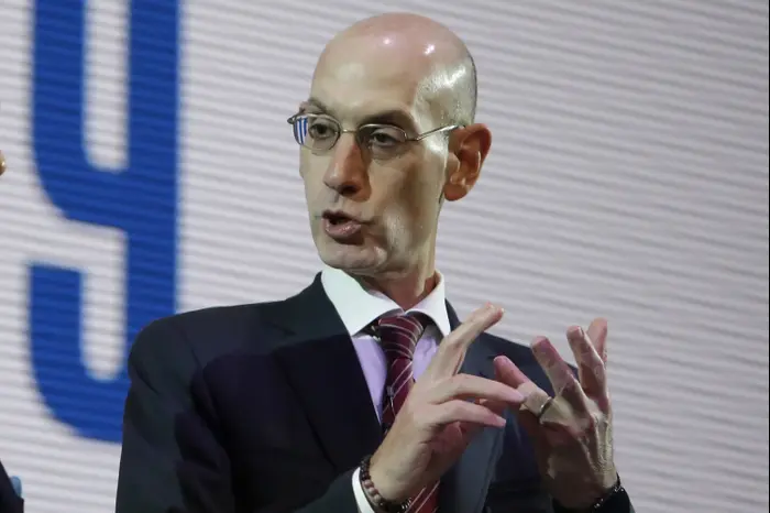 קומישינר ה-NBA אדם סילבר (AP) קומישינר ה-NBA אדם סילבר (AP)