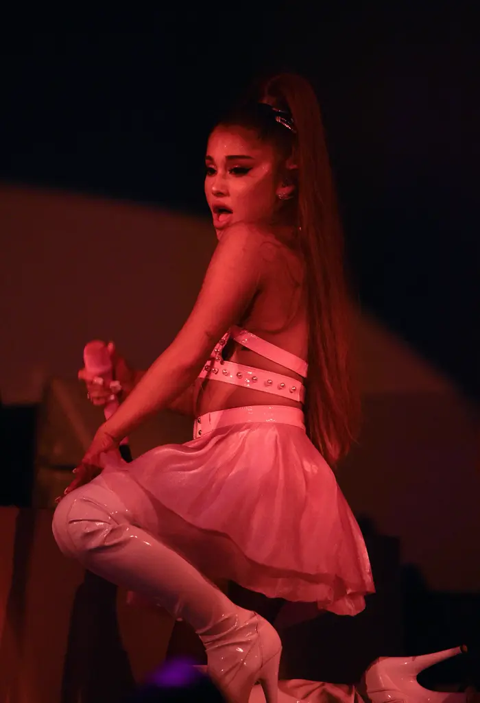 אריאנה גרנדה במופע Sweetener World Tour (GettyImages) אריאנה גרנדה במופע Sweetener World Tour (GettyImages)