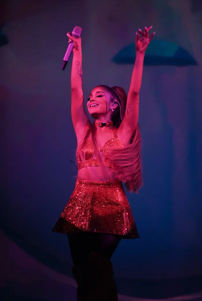 אריאנה גרנדה במופע Sweetener World Tour (GettyImages) אריאנה גרנדה במופע Sweetener World Tour (GettyImages)