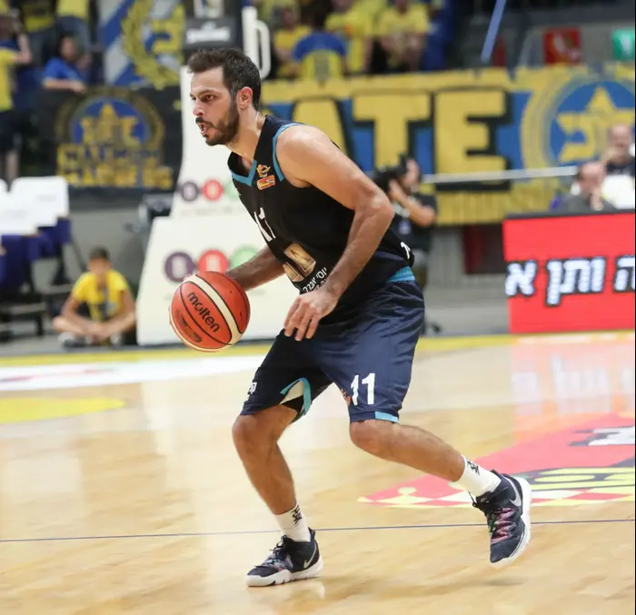 אבי בן שימול שחקן הפועל אילת (דני מרון) אבי בן שימול שחקן הפועל אילת (דני מרון)