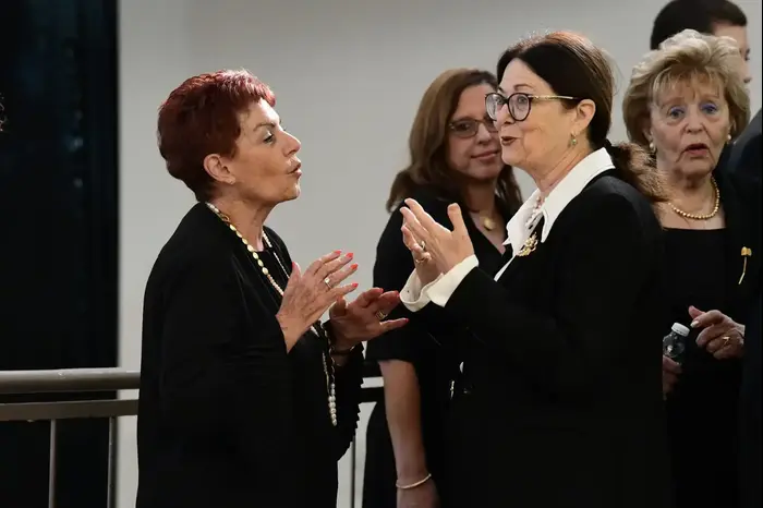 אסתר חיות בטקס האשכבה של נשיא בית המשפט העליון מאיר שמגר ז"ל, 22 באוקטובר 2019 (ראובן קסטרו) אסתר חיות בטקס האשכבה של נשיא בית המשפט העליון מאיר שמגר ז"ל, 22 באוקטובר 2019 (ראובן קסטרו)