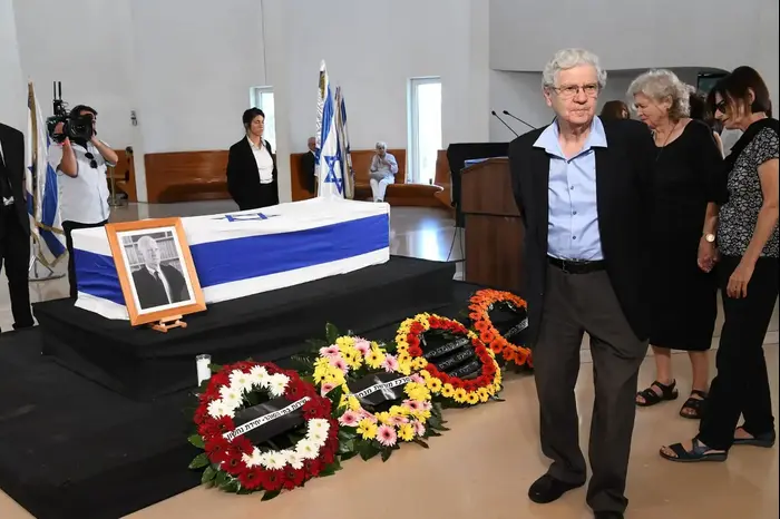 אהרון ברק בטקס אשכבת נשיא בית המשפט העליון לשעבר מאיר שמגר שמוצב בניין בית המשפט העליון בירושלים. 22 באוקטובר 2019 (ראובן קסטרו) אהרון ברק בטקס אשכבת נשיא בית המשפט העליון לשעבר מאיר שמגר שמוצב בניין בית המשפט העליון בירושלים. 22 באוקטובר 2019 (ראובן קסטרו)