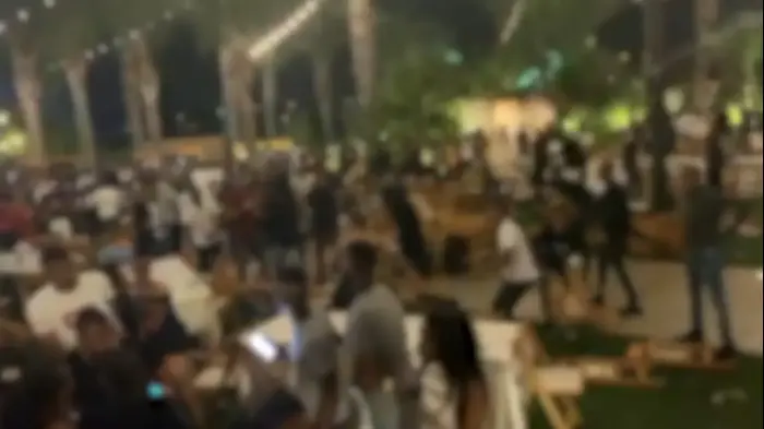 המשטרה פתחה בחקירת אירוע קטטה באולם אירועים בחדרה, במסגרתה הוציאה צו סגירה למקום (צילום מסך) המשטרה פתחה בחקירת אירוע קטטה באולם אירועים בחדרה, במסגרתה הוציאה צו סגירה למקום (צילום מסך)