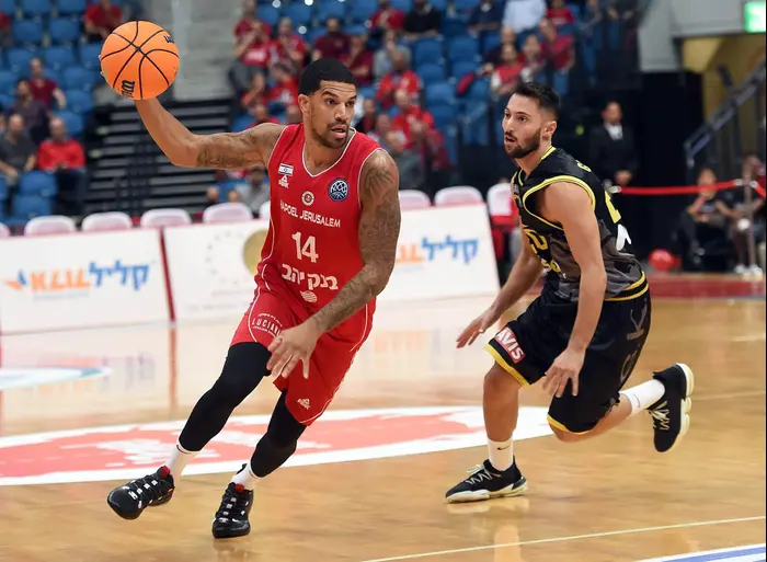 שחקן הפועל ירושלים ג'יימס פלדין (ברני ארדוב) שחקן הפועל ירושלים ג'יימס פלדין (ברני ארדוב)
