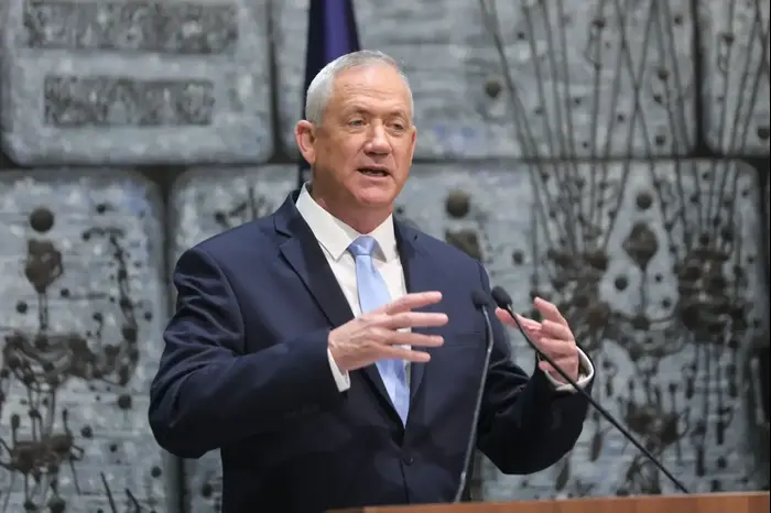מסירת המנדט מהנשיא ריבלין לידי ח"כ גנץ. (אתר רשמי , TPS) מסירת המנדט מהנשיא ריבלין לידי ח"כ גנץ. (אתר רשמי , TPS)