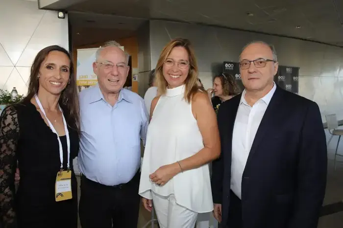ליאו לידרמן אושרת קוטלר יעקב פרנקל עדי אולמרט (יח"צ , איציק בירן) ליאו לידרמן אושרת קוטלר יעקב פרנקל עדי אולמרט (יח"צ , איציק בירן)