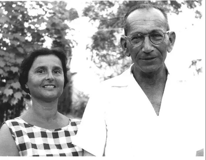 חנה ומיכאל (בעלה) (אתר רשמי , ארכיון קיבוץ יפעת) חנה ומיכאל (בעלה) (אתר רשמי , ארכיון קיבוץ יפעת)