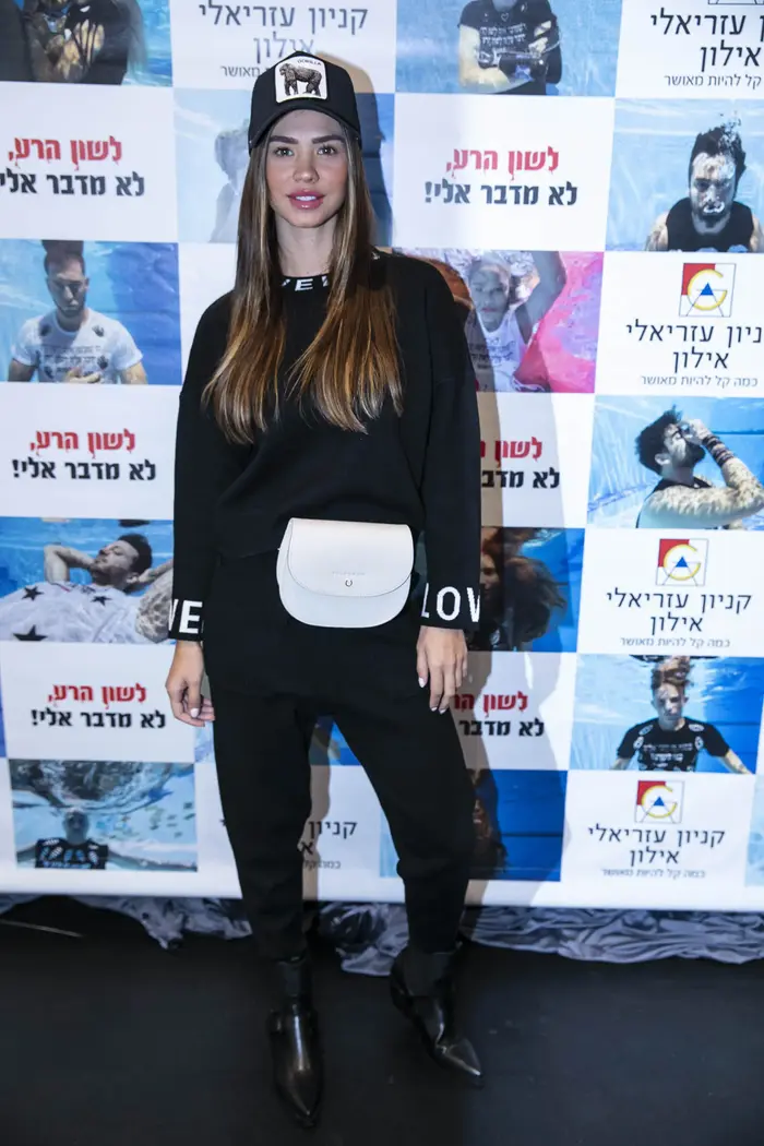 רוסלנה רודינה בתערוכת "לשון הרע לא מדבר אלי" (יח"צ , לנס הפקות) רוסלנה רודינה בתערוכת "לשון הרע לא מדבר אלי" (יח"צ , לנס הפקות)