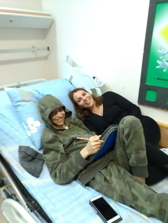 רון גבע ואמו אתי (באדיבות המצולמים , באדיבות המשפחה) רון גבע ואמו אתי (באדיבות המצולמים , באדיבות המשפחה)