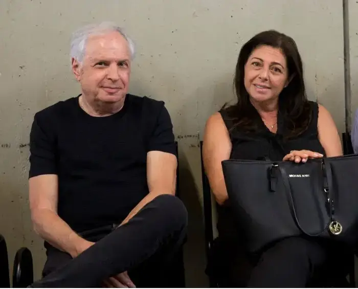שאול אלוביץ ואיריס אלוביץ (אתר רשמי , מוטי מילרוד חדשות "הארץ") שאול אלוביץ ואיריס אלוביץ (אתר רשמי , מוטי מילרוד חדשות "הארץ")