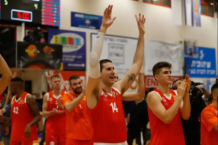 עוז בלייזר שחקן מכבי ראשון לציון (קובי אליהו) עוז בלייזר שחקן מכבי ראשון לציון (קובי אליהו)