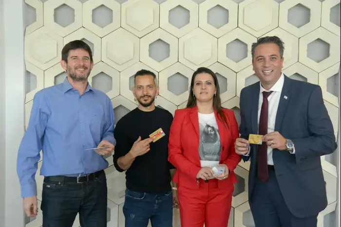 רועי כהן, אתי רז, ציון ברוך ורון וקסלר (יח"צ , מקור דדי בן מנחם) רועי כהן, אתי רז, ציון ברוך ורון וקסלר (יח"צ , מקור דדי בן מנחם)