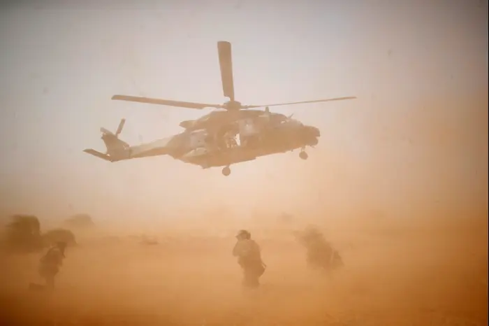 מסוק של צבא צרפת בפעילות במאלי, 17 באוקטובר 2019 (רויטרס) מסוק של צבא צרפת בפעילות במאלי, 17 באוקטובר 2019 (רויטרס)